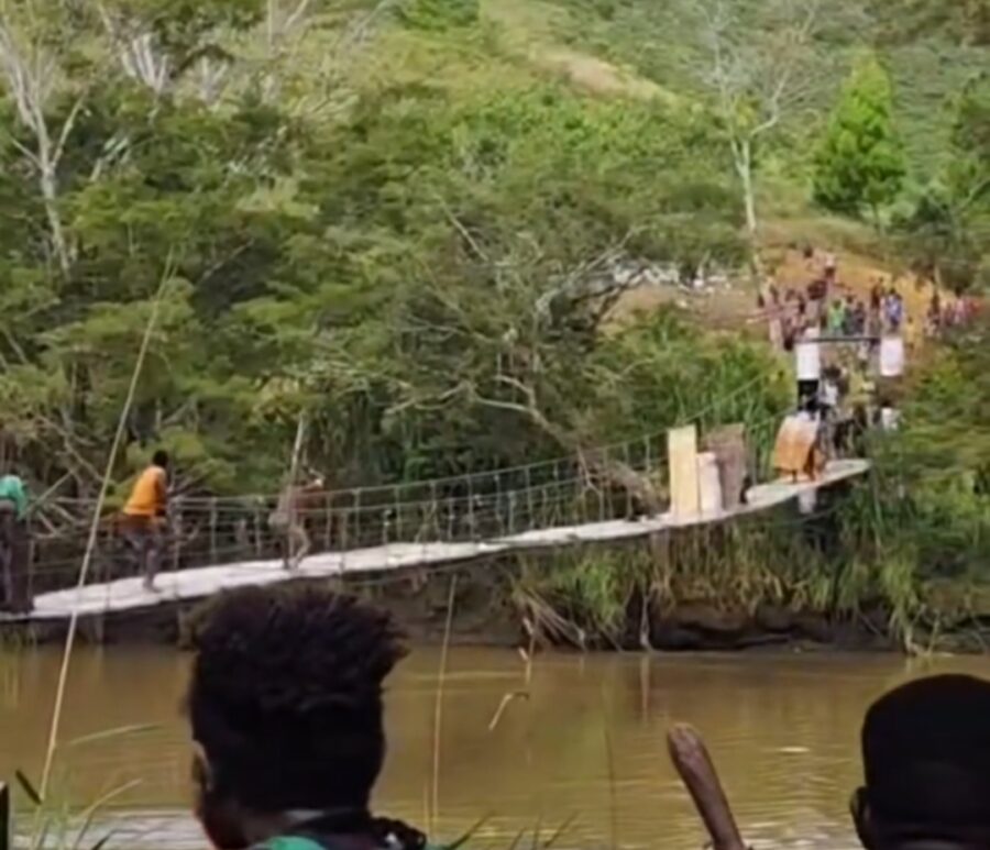 Perang Suku Pecah di Jembatan Gantung Kali Baliem, Jayawijaya, Papua