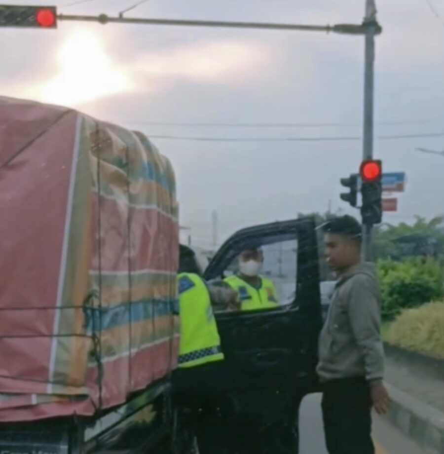 Simpang Amplas Viral Usai Personil Satlantas Bertukar Posisi Dengan Supir