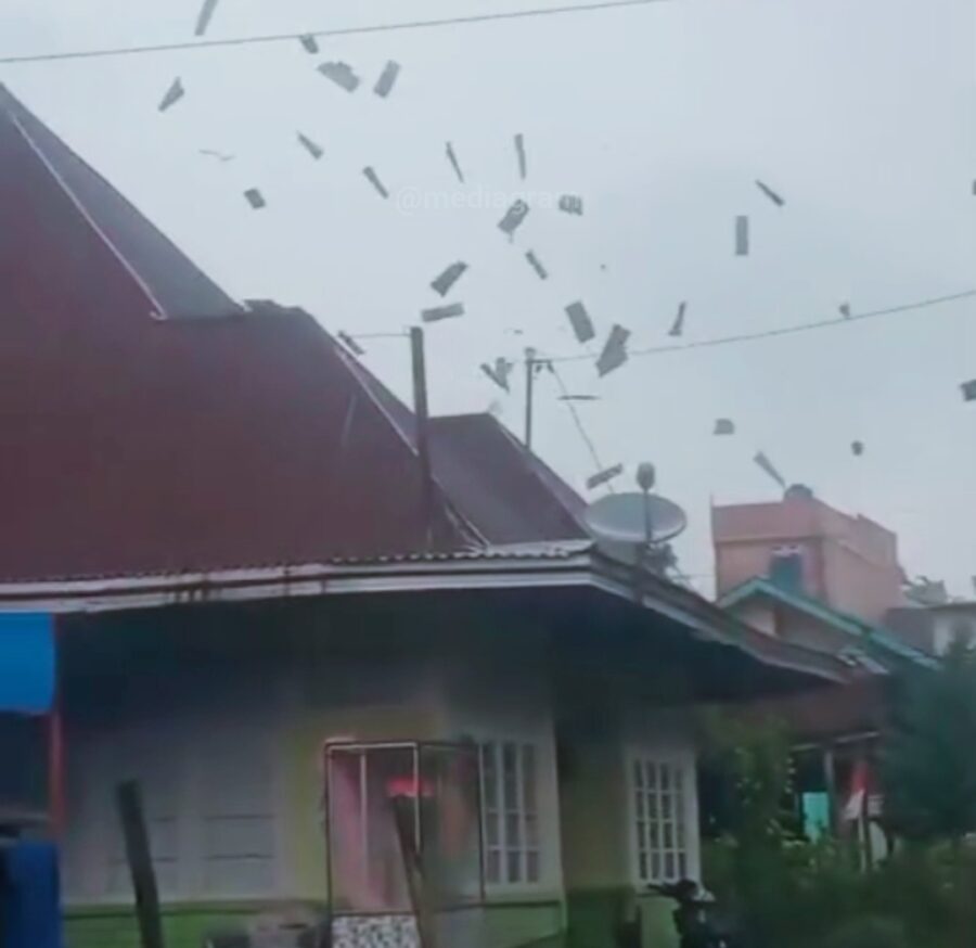 Angin Puting Beliung Terjang Kerinci, Ratusan Rumah Rusak dan Lima Warga Terluka