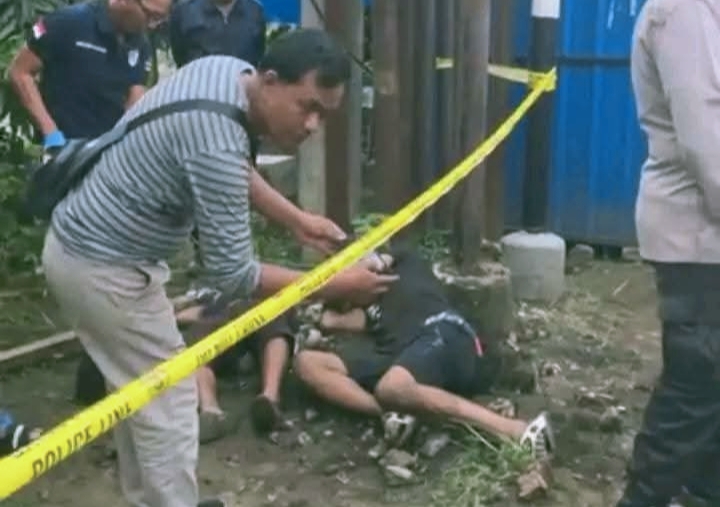 Ambulance Jemput Dua Pria Pencuri Tiang Besi, Begini Kondisinya