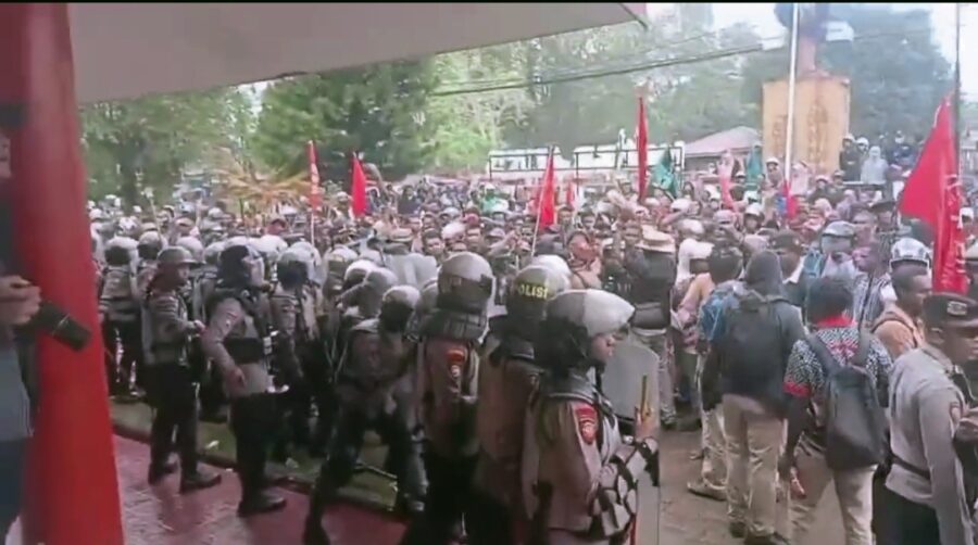 Jaringan Lelet Telkom Merauke Didemo