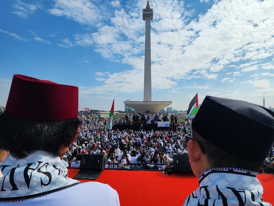 Ribuan Massa Gelar Aksi Bela Palestina di Monas, Diikuti Pejabat dan Tokoh Agama