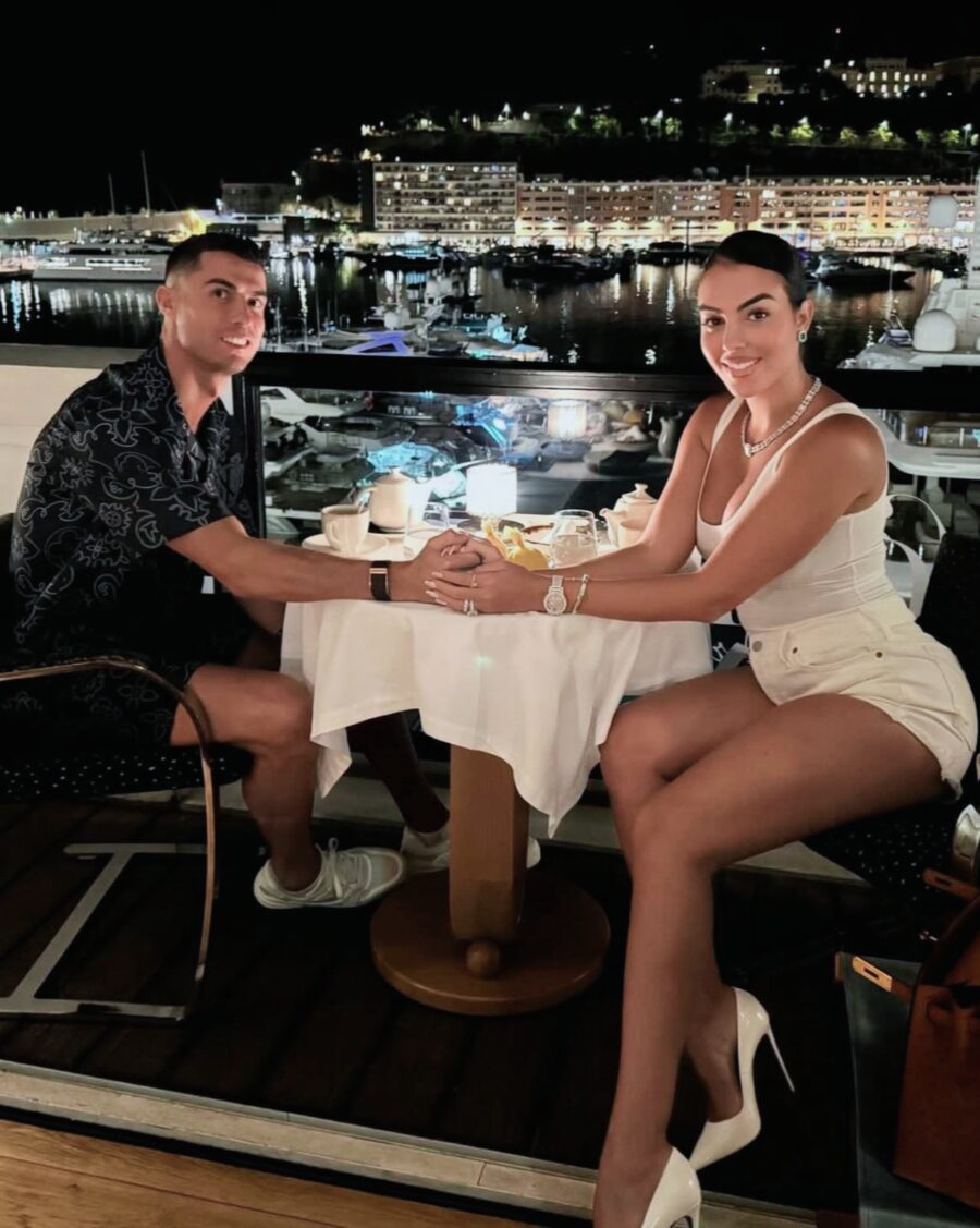 Cristiano Ronaldo Melamar Georgina Rodriguez dengan Cincin Berlian