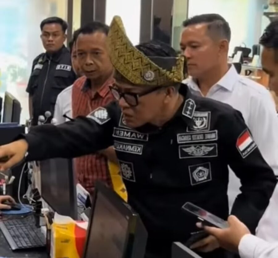 Prabowo Pecat Wamenaker Immanuel Ebenezer