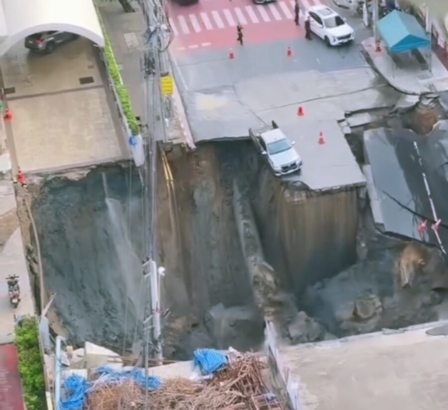 Jalan Runtuh di Depan Rumah Sakit Vajira Bangkok Kedalam 50 Meter