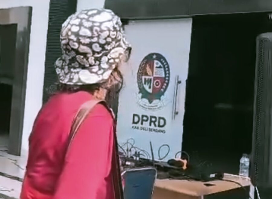 Pembagian Sembako di Kantor DPRD Deli Serdang Menuai Kritikan Warga