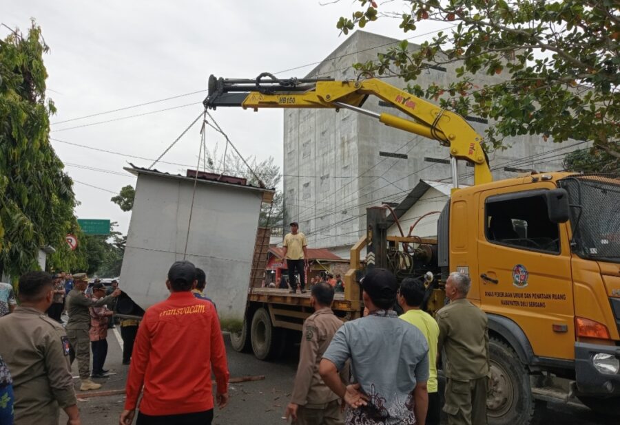 Akan Direlokasi ke Jalan Sutomo, PKL di Jalan Diponegoro Ditertibkan