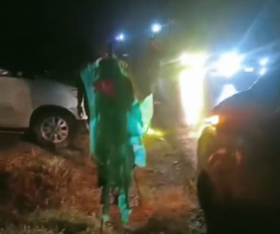Mobil Travel Korban Pelemparan Batu Secara Membabi Buta