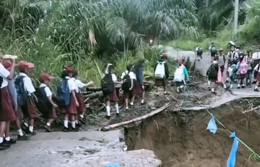 Jalan Provinsi di Simalungun Putus Total Akibat Longsor, Warga Tersendat Aktivitas