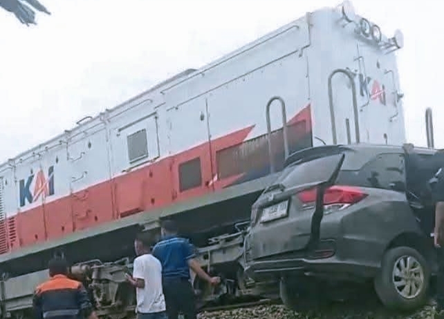Satu Tewas Usai Kereta Api Tabrakan di Desa Tumpatan