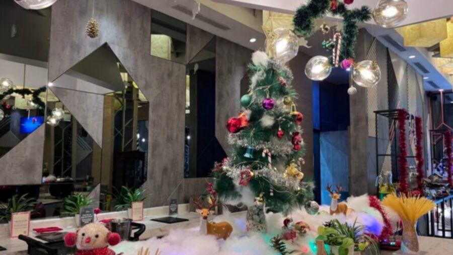 Rayakan Natal dan Tahun Baru 2026 di ibis Styles Medan Pattimura