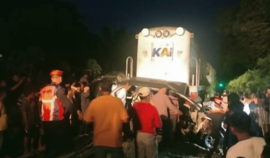 Kecelakaan Kereta Api Tabrak Mobil di Tebingtinggi, 8 Orang Tewas