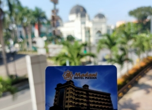 Rayakan Sholat Idul Fitri Sekaligus Berulang Tahun di Hotel Madani