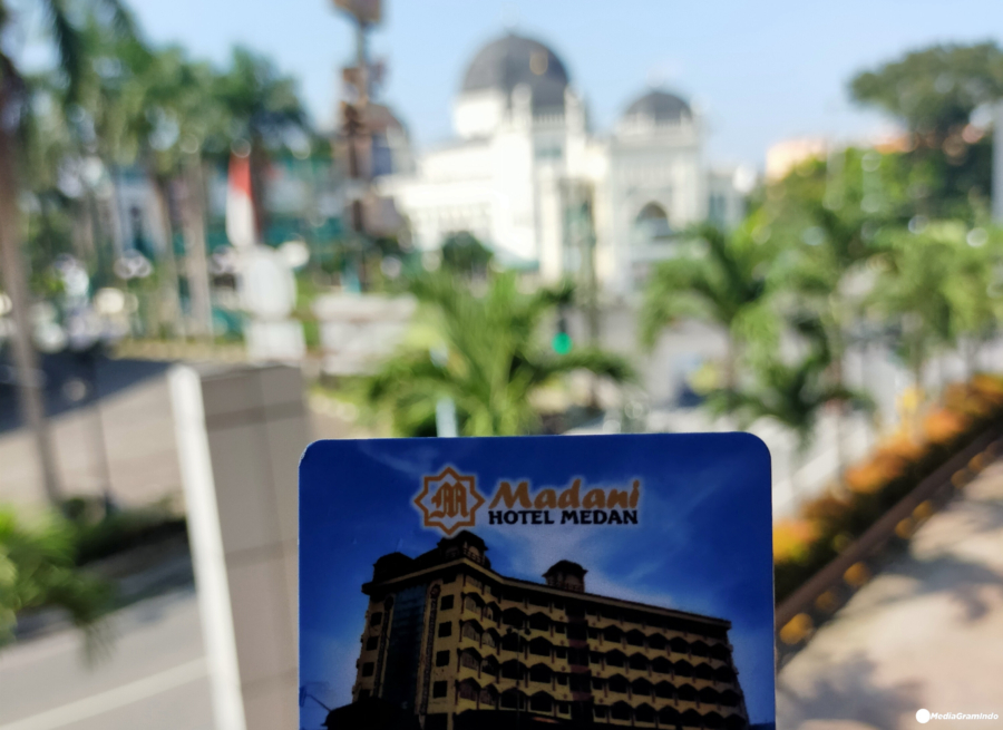 Rayakan Sholat Idul Fitri Sekaligus Berulang Tahun di Hotel Madani
