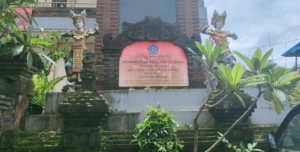 Rumah Kontrakan Jadi Sarang Anjing Bau, Warga Ubung Protes Keras di