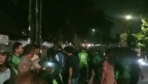 Ratusan Ojol Geruduk Kantor Debt Collector di Sunggal Akibat Penarikan Paksa