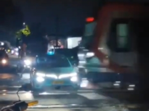 Kereta Api Tabrakan Beruntun Diawali Taksi Listrik Mogok di Jalur Rel Bekasi