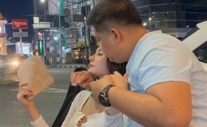 Viral Kompol DK Bermesraan Ditempat Umum Dengan Pod Getar