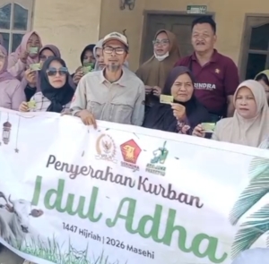 DPD Gerindra Sumut Berbagi 100 Bungkus Daging Kurban ke Warga di Desa Klambir V Kebun