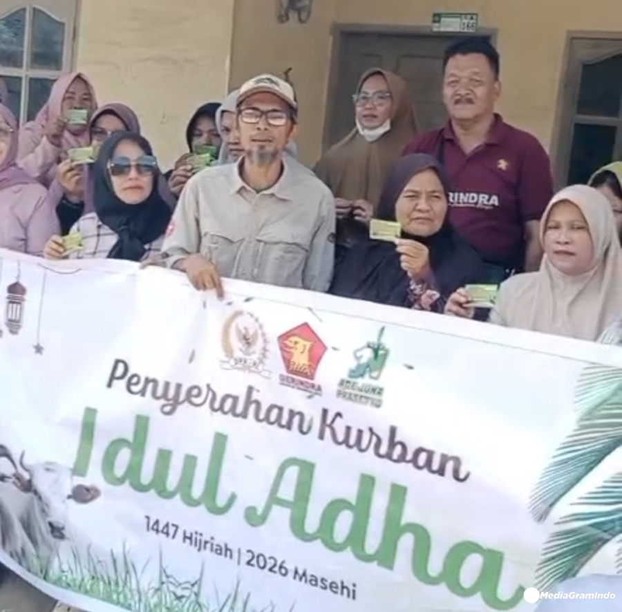DPD Gerindra Sumut Berbagi 100 Bungkus Daging Kurban ke Warga di Desa Klambir V Kebun