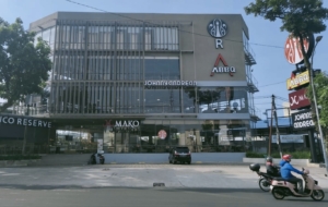 Caplok Trotoar Jadi Lahan Parkir, Gerai J.CO Adam Malik Bakal Dibongkar Paksa