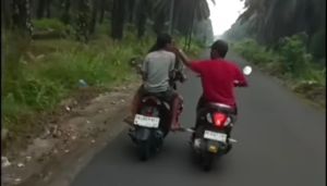 Rujuk Ditolak Suami Hajar Istrinya Yang Sedang Membonceng Dua Anaknya
