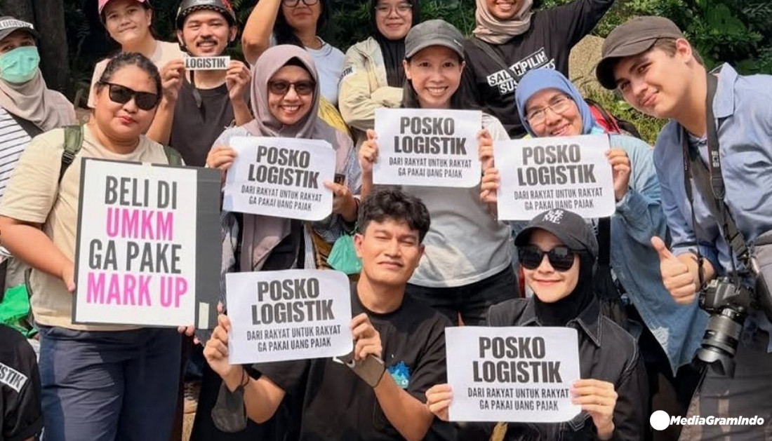 Simbol Solidaritas di Tengah Aksi: Mahasiswa Bagikan Ratusan Makanan Gratis untuk Rakyat Kecil di Bundaran HI