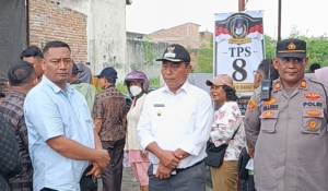 Tinjau Sejumlah TPS, Lom Lom Suwondo Pastikan Pilkades Berjalan Aman dan Lancar