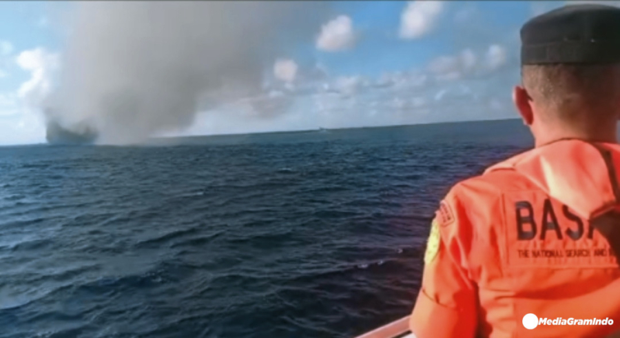 KMP Putri Yasmin Terbakar di Selat Lombok, Proses Evakuasi Penumpang Berlangsung