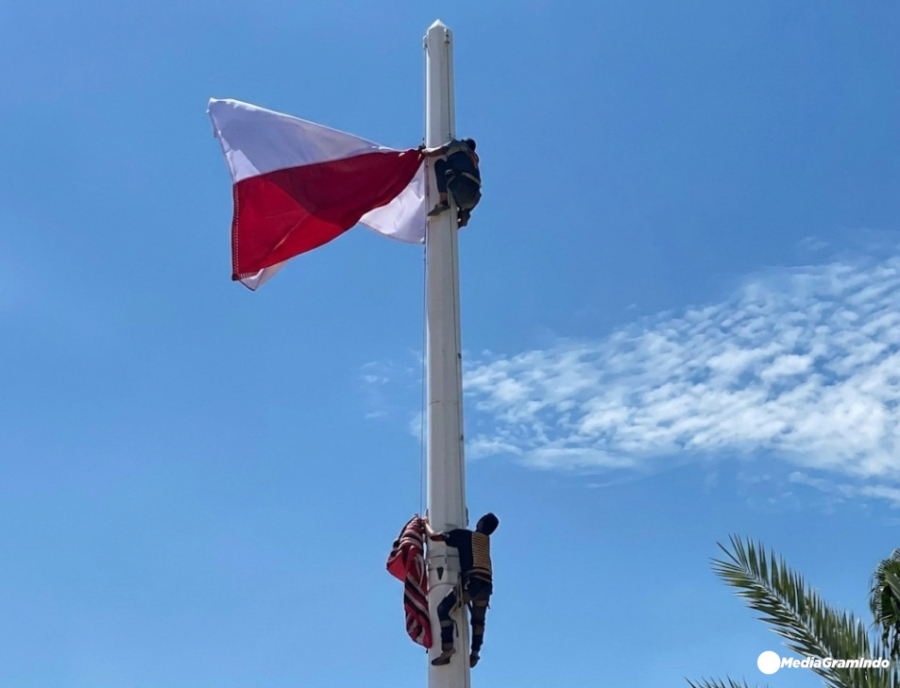 Bendera Merah Putih Dipaksa Turun di Masjid Baiturrahman, Aksi Damai Tercoreng di Aceh