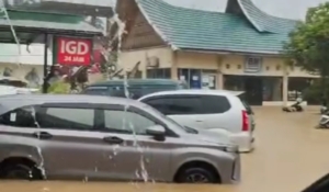 Banjir di Padang 3 Kecamatan Terendam, RS Siti Rahmah Ikut Kebanjiran