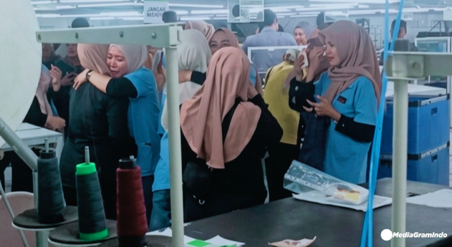Tangis Pecah di Pabrik Garmen PT Namnam, Ratusan Buruh di PHK