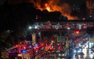 Kebakaran Hebat di Kebayoran Lama Jaksel, 128 Personel Damkar Dikerahkan