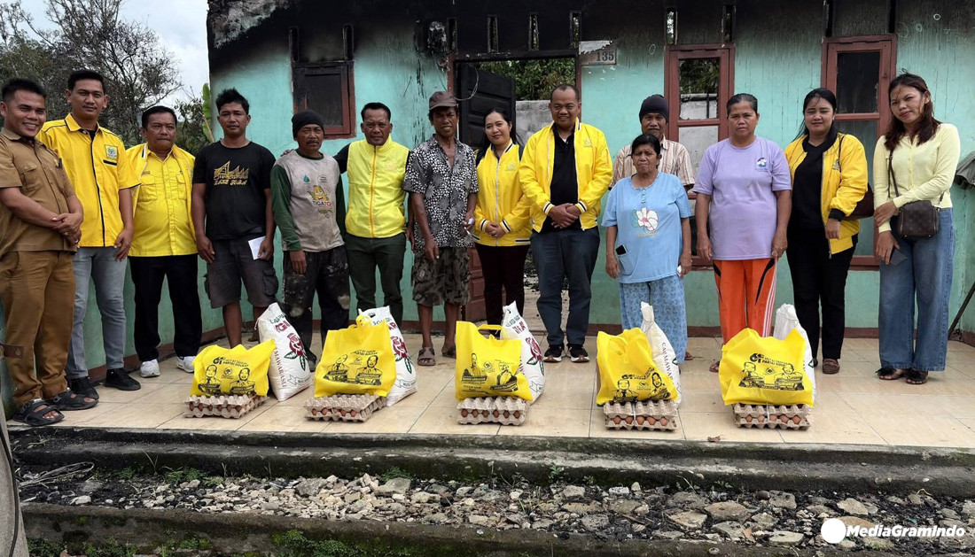 Aksi Berbagi Pada HUT Ke-62, DPD Golkar Pakpak Bharat Beri Bantuan Korban Kebakaran Natam