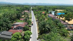 Jalan Hutaimbaru-Sipiongot Rampung 92% Warga Bahagia