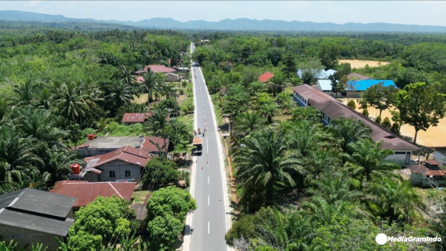 Jalan Hutaimbaru-Sipiongot Rampung 92% Warga Bahagia
